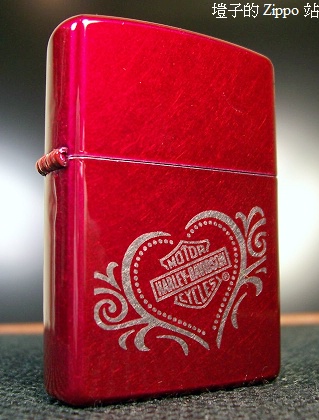Zippo 21079, Harley Heart Candy Apple Red